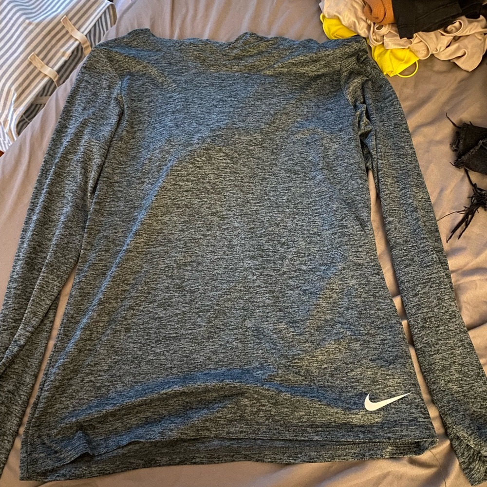 nike lightweight pullover never worn